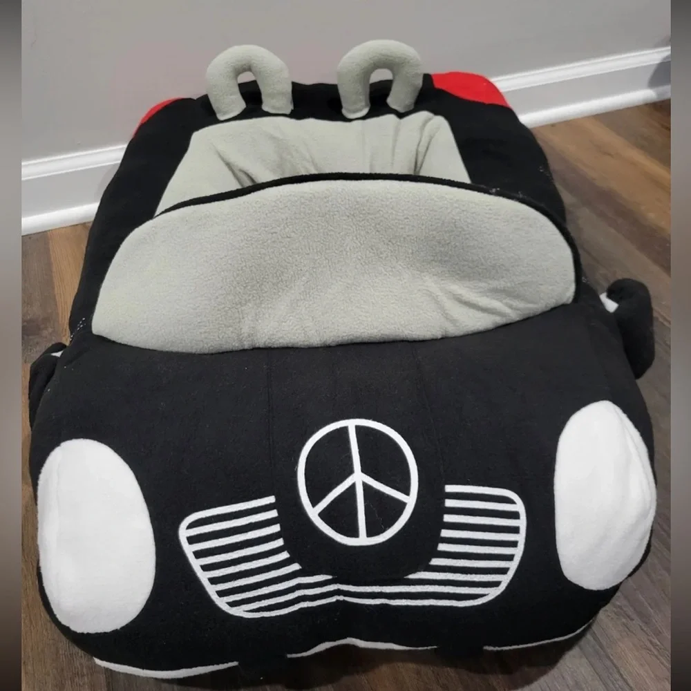Dog bed New thick black convertible NEW car shapped Fluffy